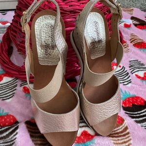 European Heels Size 39=US 8.5/9 Mettalic Gold